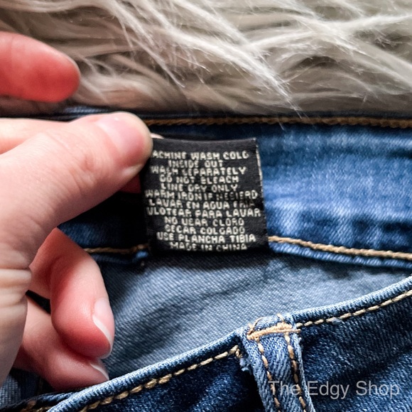 Urban Chic | Destroyed Cut Out Hem Skinny Jeans - Picture 6 of 6